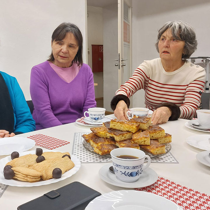 Die Drei von der Kaffeetafel Damen des Vereins